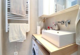 Posebna prilika u Rovinju! Stan s blizu mora s pogledom, Rovinj, Apartamento