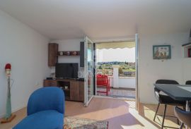 Posebna prilika u Rovinju! Stan s blizu mora s pogledom, Rovinj, Apartamento