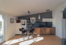 Posebna prilika u Rovinju! Stan s blizu mora s pogledom, Rovinj, Apartamento