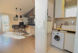 Posebna prilika u Rovinju! Stan s blizu mora s pogledom, Rovinj, Apartamento