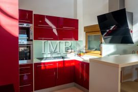 IMB Nekretnine Zagreb - Prostran četverosoban stan, Jarun, 98 m2 (stvarnih 115 m2), Zagreb, Appartment