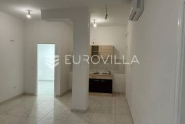 Split, Bol, funkcionalan poslovni prostor, 48 m2, dostupan od 1.1.2025., Split, Commercial property