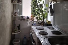 Zemun - Prvomajska - 2.5 ID#23809, Zemun, House