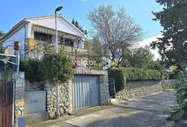 Cres, samostojeća kuća, 200m od mora, Cres, House