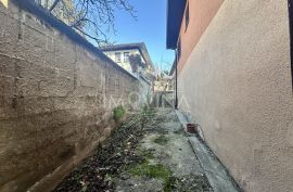 Zasebno etažiran stan u kući sa baštom 100m2, Baščaršija, Sarajevo Stari Grad, Wohnung