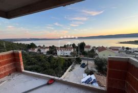 Seline - novogradnja ap. prizemlje sa pogledom na more i vrtom! 278000€, Starigrad, Appartamento