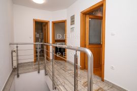 Sesvete, Sesvete, dvoetažni četverosoban stan - 97m2, Zagreb, Apartamento