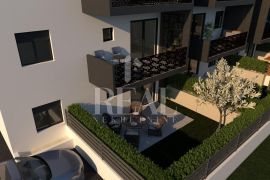 Trogir balančane stan 2S+DB 56m2 + krovna terasa 58,53m2, Trogir, Appartement