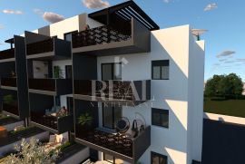 Trogir balančane stan 2S+DB 56m2 + krovna terasa 58,53m2, Trogir, Appartement