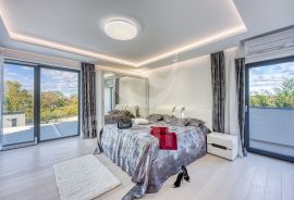 LUKSUZNA I KVALITETNA PROFITABILNA VILA NADOMAK MORA, Rovinj, House