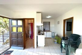 ISTRA, LABIN, KUĆA 100 METARA OD MORA SA 6 APARTMANA, Labin, Дом