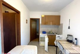 ISTRA, LABIN, KUĆA 100 METARA OD MORA SA 6 APARTMANA, Labin, Дом