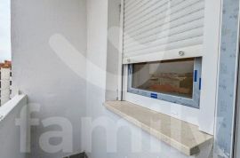 VRLO KVALITETNO I MODERNO UREĐEN STAN NEDALEKO OD CENTRA, Pula, Appartment