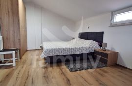 APARTMANSKA KUĆA SA 4 STANA I POGLEDOM NA MORE, Vodnjan, Famiglia