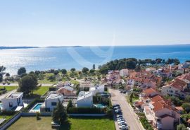 GRAĐEVINSKO ZEMLJIŠTE SA POGLEDOM NA MORE I ISHODOVANOM GRAĐEVINSKOM DOZVOLOM, Fažana, Terreno