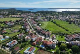 PROSTRANO GRAĐEVINSKO ZEMLJIŠTE NA MIRNOJ LOKACIJI, Fažana, Zemljište