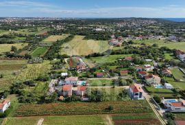 GRAĐEVINSKO ZEMLJIŠTE SA SVIM UVJETIMA ZA ISHODOVANJE GRAĐEVINSKE DOZVOLE, Fažana, Tierra