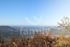 PRILIKA: PREKRASNO GRAĐEVINSKO ZEMLJIŠTE SA POGLEDOM NA JEDINSTVENI GRADIĆ NA BREŽULJKU - MOTOVUN, Pazin, Terrain