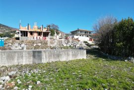 IČIĆI, POLJANE- zemljište 910m2 s započetom gradnjom s panoramskim pogledom na more za obiteljsku kuću/ villu/ apartmane/ kuću za iznajmljivanje- odmor s bazenom, Opatija - Okolica, Arazi