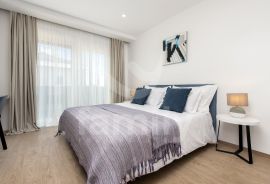 PRESTIŽNI PENTHOUSE PODIJELJEN U DVIJE STAMBENE JEDINICE U BLIZINI PLAŽE, Rovinj, Appartamento