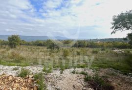 ATRAKTIVNA GRAĐEVINSKA PARCELA SA POGLEDOM NA MORE, Marčana, Terreno