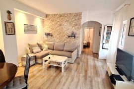 DVA STANA SA OKUĆNICOM U CENTRU ROVINJA NA 50 M OD MORA, Rovinj, Appartement