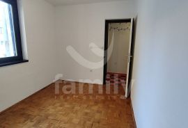 EKSKLUZIVNO STAN SA POGLEDOM NA MORE NA TOP LOKACIJI, Pula, Appartment