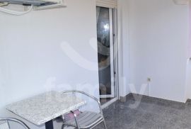 EKSKLUZIVNO PROSTRANI DVOSOBAN STAN NA MIRNOJ LOKACIJI, Fažana, Appartment