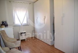 EKSKLUZIVNO PROSTRANI DVOSOBAN STAN NA MIRNOJ LOKACIJI, Fažana, Appartment