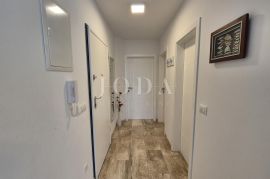 Malinska - apartman blizu centra i mora, Malinska-Dubašnica, Appartment