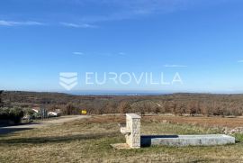 Istra, Buje, atraktivno zemljište 3906m2 od čega 1045m2 građevinsko - otvoreni pogled na more, Buje, Land