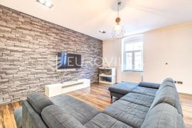 Zagreb, Donji grad, adaptiran dvosoban stan 68 m2 u visokom prizemlju, Zagreb, Flat