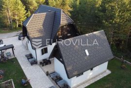 Plitvička jezera,  Korenica,  dvije kuće NKP 470m2, Plitvička Jezera, Famiglia