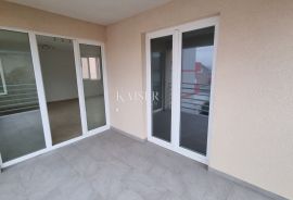 Novi vinodolski, Povile - stan 2S+DB svega 200m od mora, Novi Vinodolski, Appartement