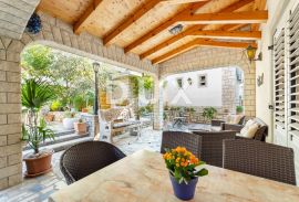 CRIKVENICA, SELCE - Jedinstvena Villa za obiteljski hotel, Crikvenica, Casa