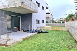 Štinjan stan 88m2,2s+db, VRT 100m2 !, Pula, Appartement