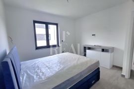 Štinjan stan 88m2,2s+db, VRT 100m2 !, Pula, Appartement