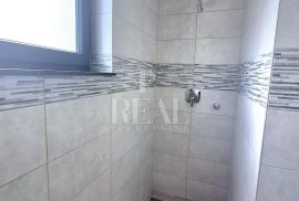 Štinjan stan 88m2,2s+db, VRT 100m2 !, Pula, Appartement