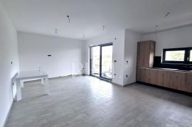 Štinjan stan 78m2,2s+db, terasa 10m2!, Pula, Appartamento