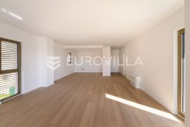 Split, novogradnja, luksuzan trosoban stan s pogledom na cijeli grad, Split, Appartement