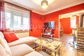 Zagreb, Sveti Ivan Zelina, ugodan trosoban stan sa dvorištem, NKP 84 m2, Flat