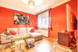 Zagreb, Sveti Ivan Zelina, ugodan trosoban stan sa dvorištem, NKP 84 m2, Flat