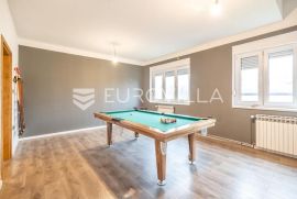 Zagreb, Sveti Ivan Zelina, ugodan trosoban stan sa dvorištem, NKP 84 m2, Flat