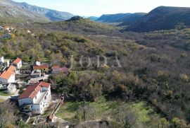 Prostrana kuća s vrtom, potencijalom proširenja i spremna za ulaganje: Vaše idealno utočište u Driveniku, Vinodolska Općina, Casa