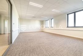 Zagreb, Dubrava, poslovni prostor uredske namjene 435 m2 unutar poslovne zgrade, Zagreb, Poslovni prostor