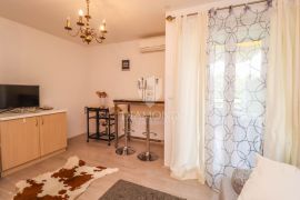 Istra,Novigrad, okolica stan s prostranim balkonom!, Novigrad, Appartement