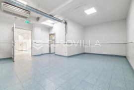 Sesvete, ulični poslovni prostor 351 m2 u prizemlju stambeno-poslovne zgrade, Zagreb, Propriedade comercial