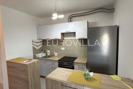 Pula, Valdebek - stan u novogradnji s garažnim mjestom, Pula, Appartement