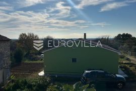 Istra, Pula, Muntić, kuća 90 m2 + novoadaptirani stan 31 m2 ODLIČNA PRILIKA, Ližnjan, House