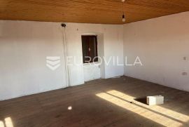 Istra, Pula, Muntić, kuća 90 m2 + novoadaptirani stan 31 m2 ODLIČNA PRILIKA, Ližnjan, Kuća